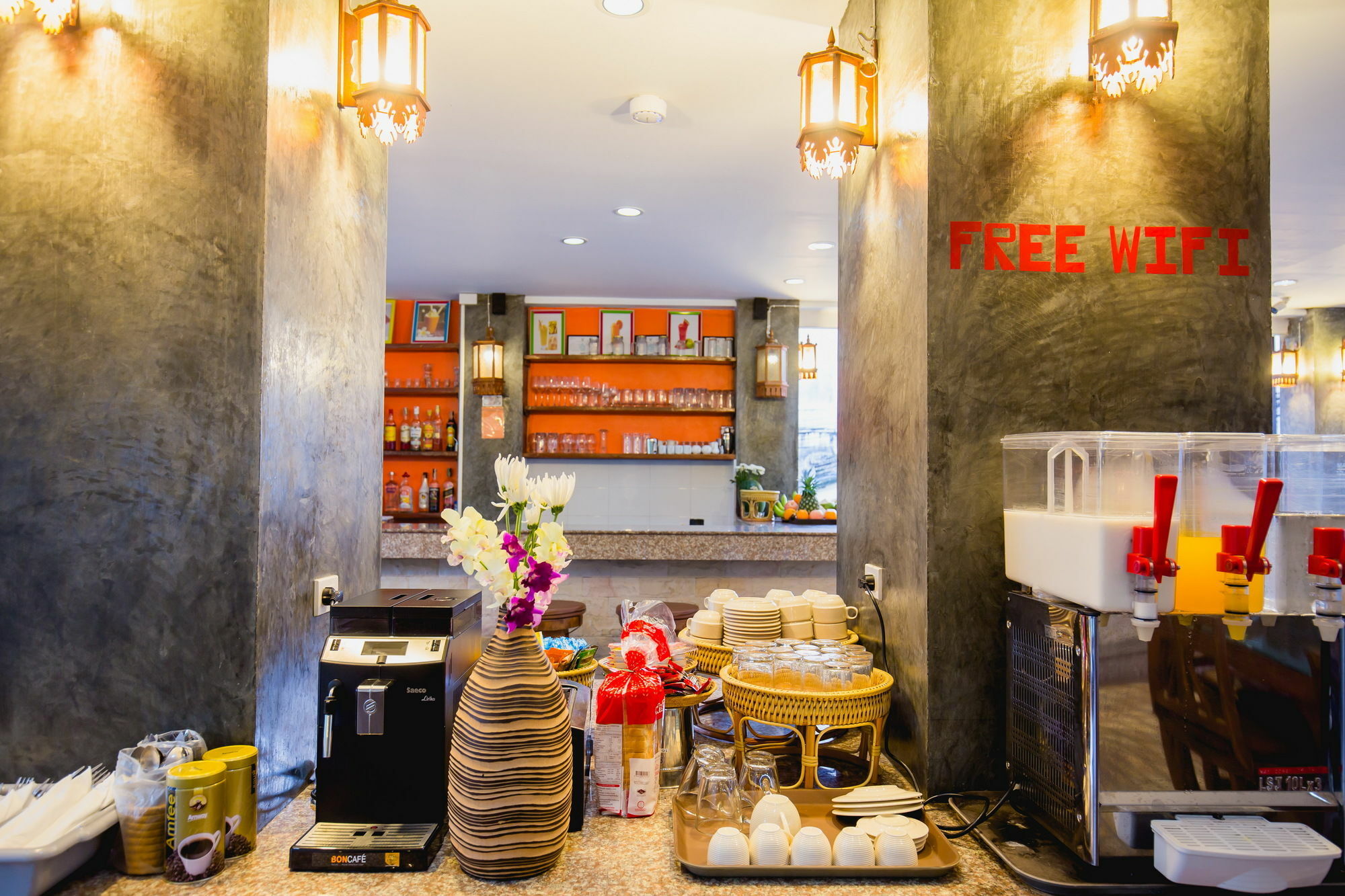 Patong Chusri Hotel מראה חיצוני תמונה