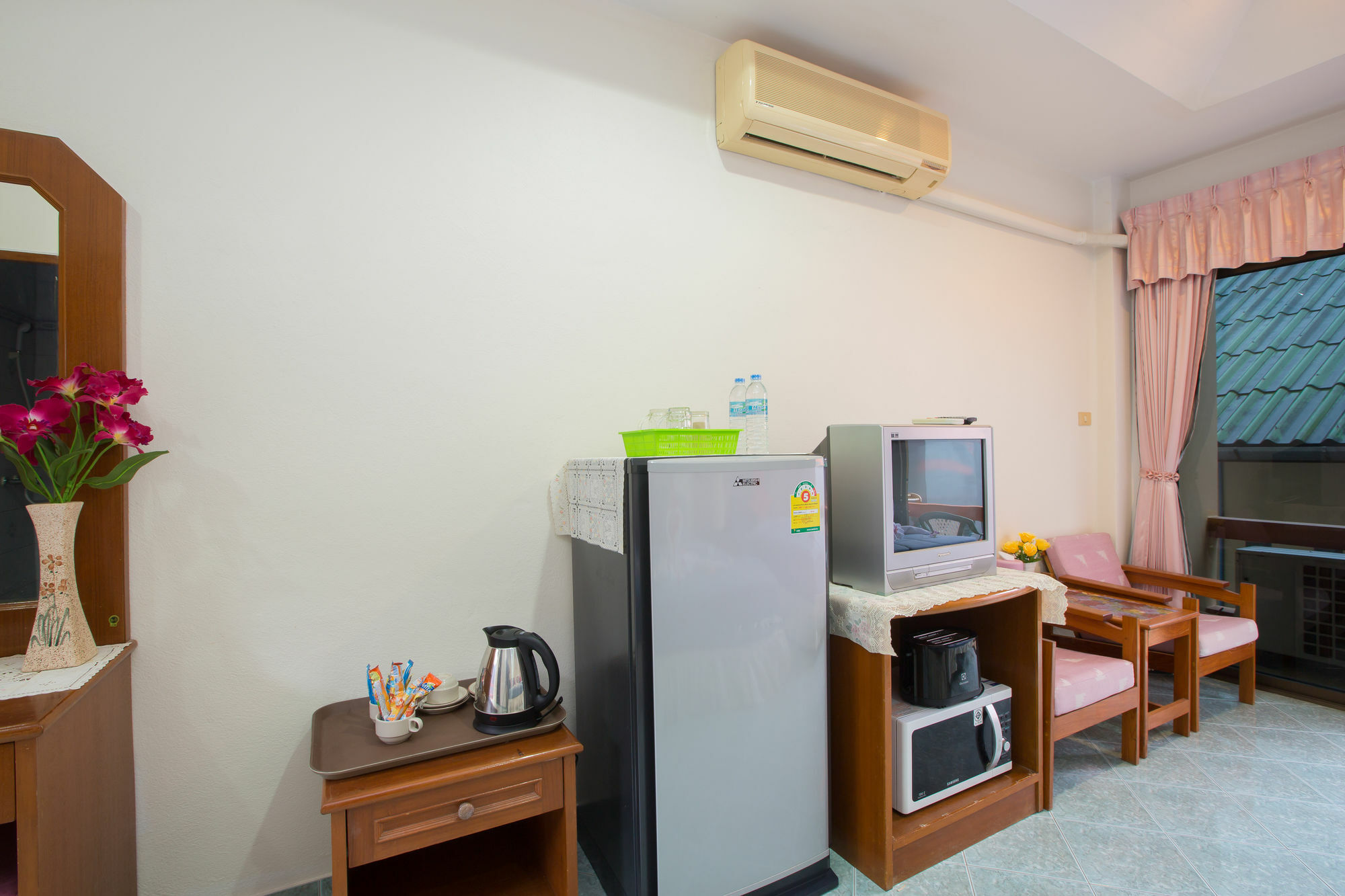 Patong Chusri Hotel מראה חיצוני תמונה