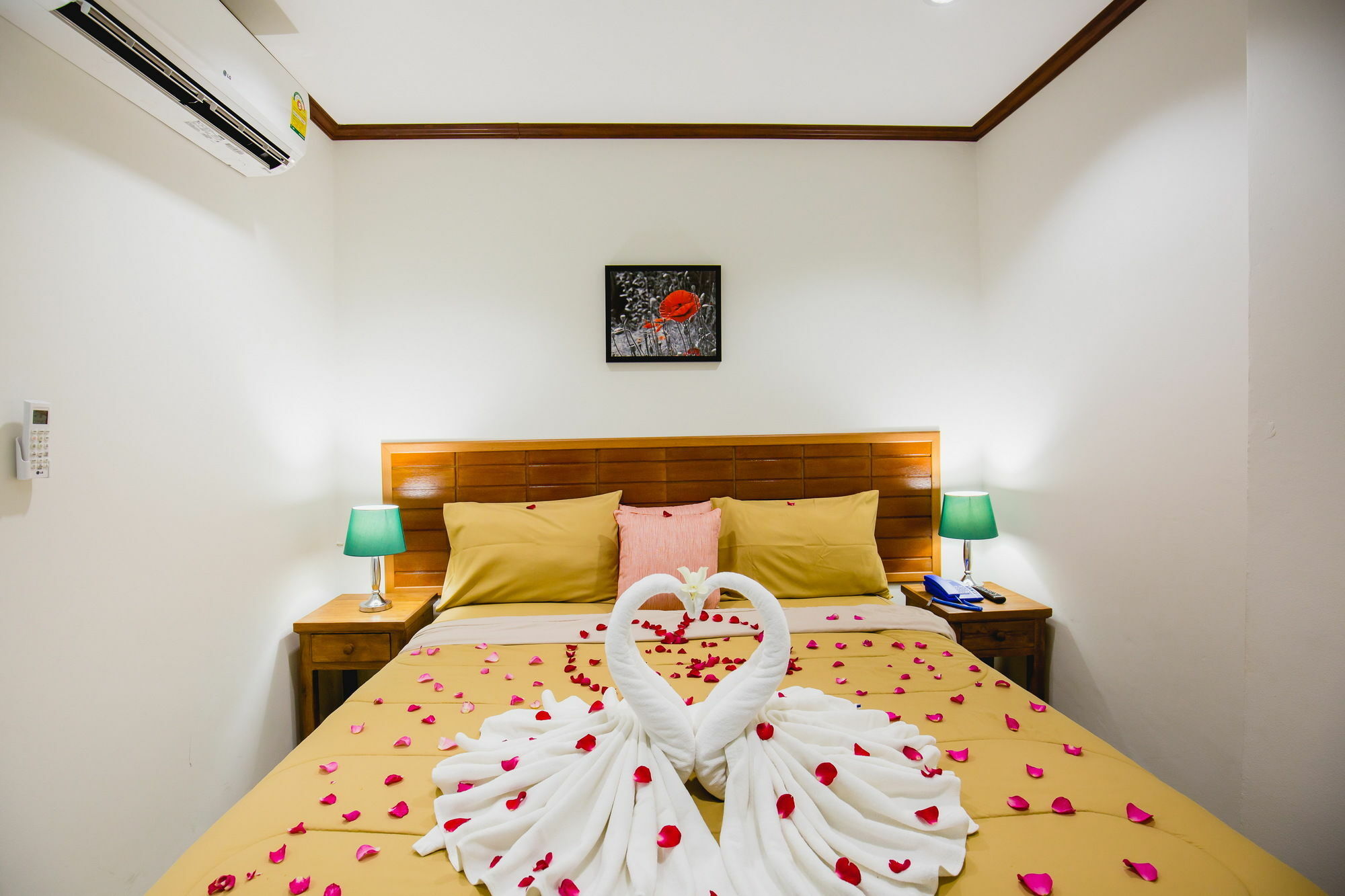 Patong Chusri Hotel מראה חיצוני תמונה